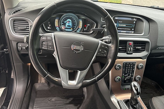 Volvo V40 Cross Country 9 of 13