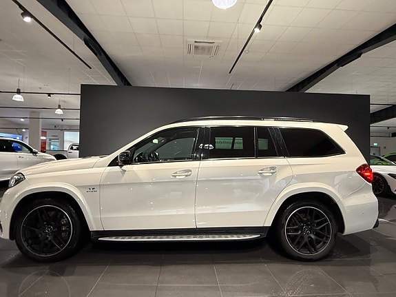 Mercedes-Benz GLS63 2 of 30