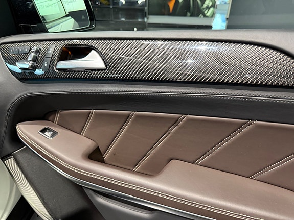 Mercedes-Benz GLS63 26 of 30