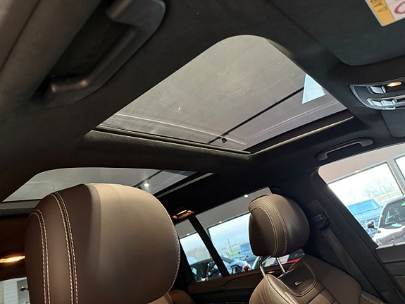 Mercedes-Benz GLS63 27 of 30