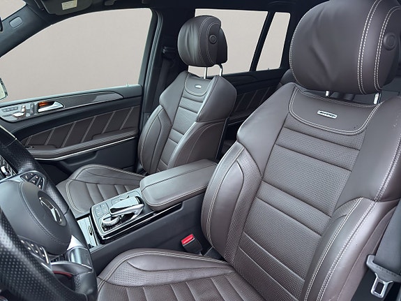 Mercedes-Benz GLS63 19 of 30