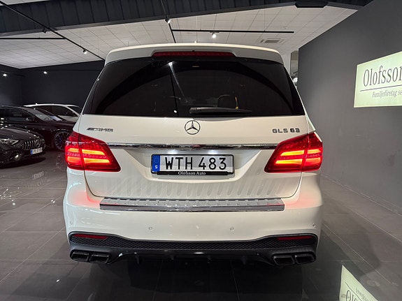 Mercedes-Benz GLS63 24 of 30