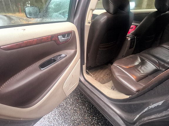 Volvo XC70 11 of 25