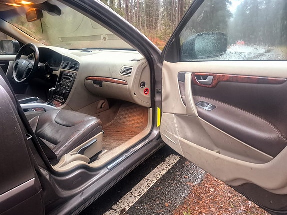 Volvo XC70 12 of 25