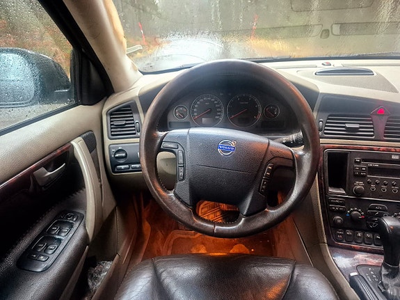 Volvo XC70 13 of 25