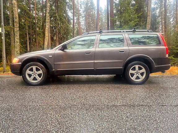 Volvo XC70 3 of 5