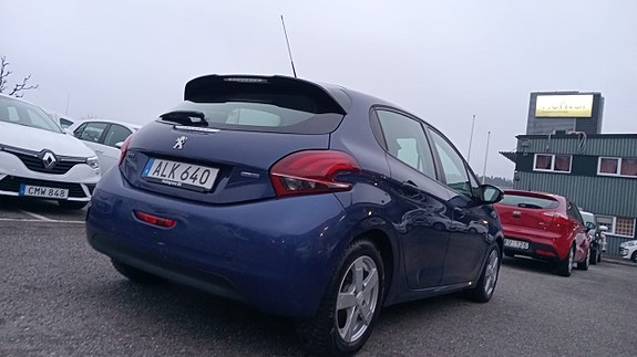 Peugeot 208 5 of 10