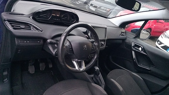 Peugeot 208 8 of 10