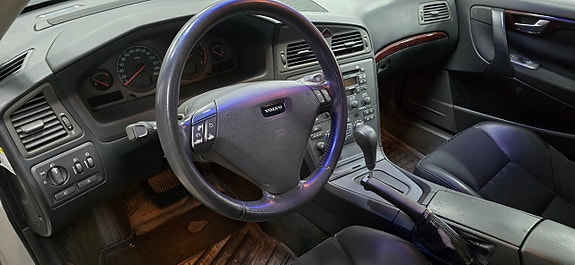 Volvo S60 2 of 9