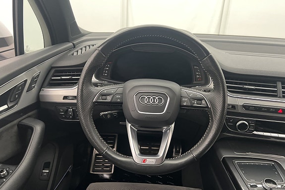 Audi Q7 9 of 30