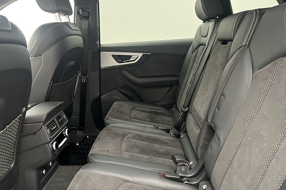 Audi Q7 12 of 30