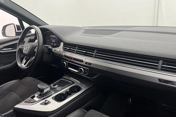 Audi Q7 10 of 30