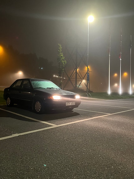 Mazda 323 4 of 5