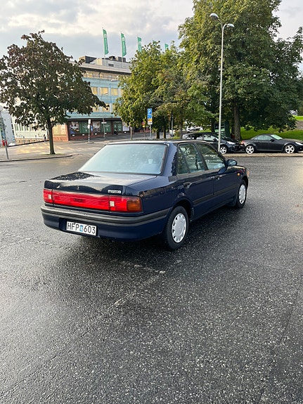 Mazda 323 2 of 5