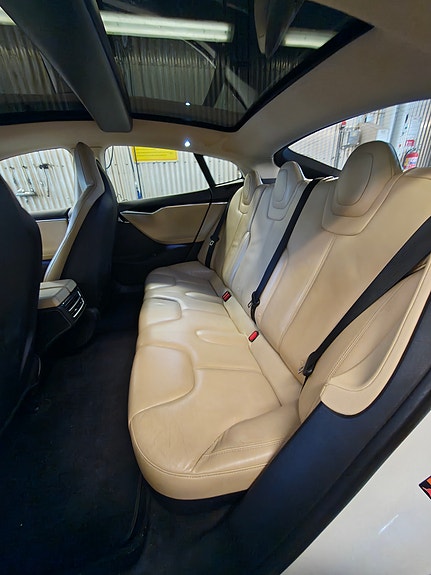 Tesla Model S 8 of 9