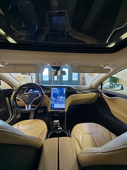 Tesla Model S 9 of 9