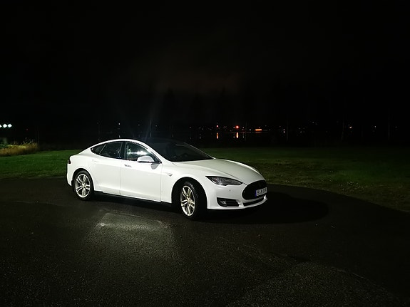 Tesla Model S 3 of 5