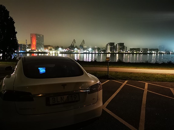 Tesla Model S 4 of 5