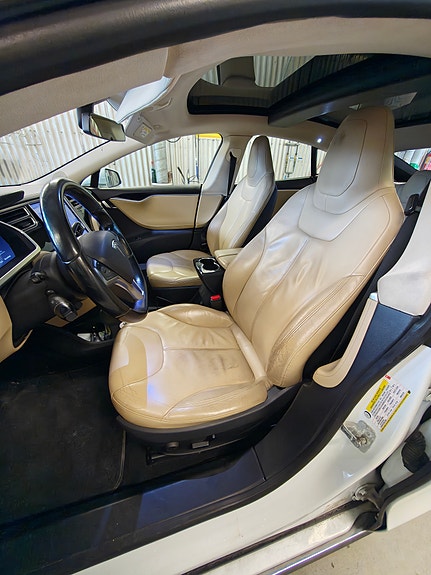 Tesla Model S 7 of 9