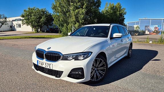 BMW 330e 4 of 5