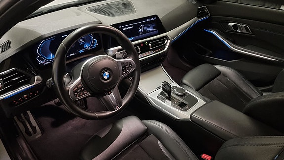 BMW 330e 5 of 5