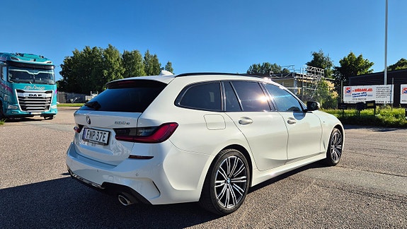 BMW 330e 2 of 5