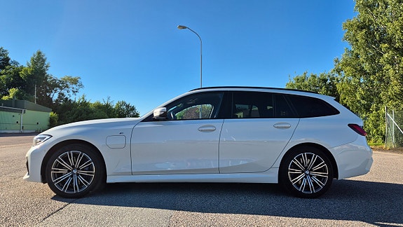 BMW 330e 3 of 5