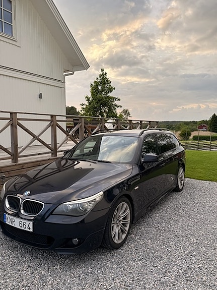 BMW 520d 3 of 5
