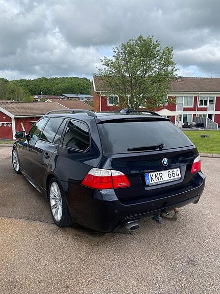 BMW 520d 2 of 5