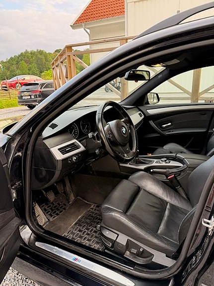 BMW 520d 4 of 5