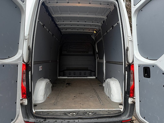 Mercedes-Benz Sprinter - 11
