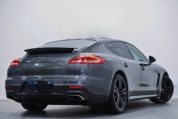 Porsche Panamera 4 3 of 18