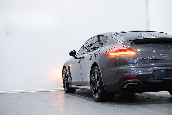 Porsche Panamera 4 6 of 18