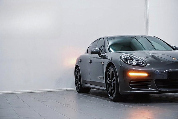 Porsche Panamera 4 8 of 18