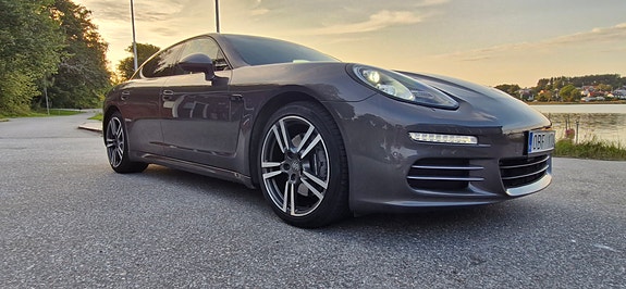 Porsche Panamera 4 16 of 18