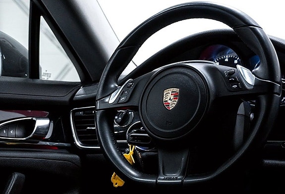 Porsche Panamera 4 9 of 18