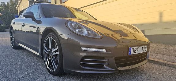 Porsche Panamera 4 14 of 18