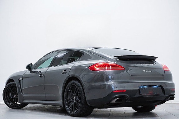 Porsche Panamera 4 2 of 18