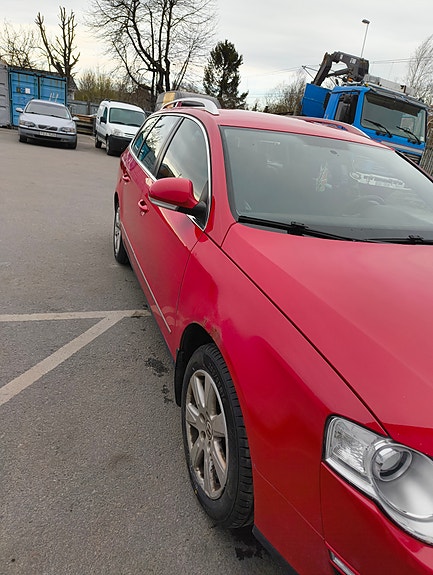 Volkswagen Passat 2 of 5