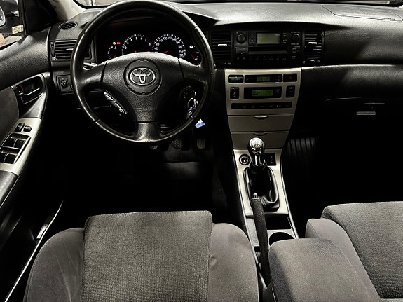 Toyota Corolla 6 of 9