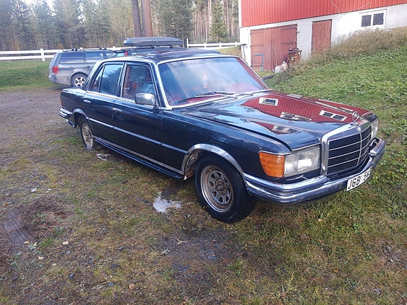 Mercedes-Benz 450 SE 2 of 5