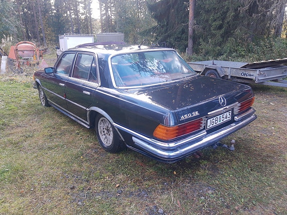 Mercedes-Benz 450 SE 3 of 5
