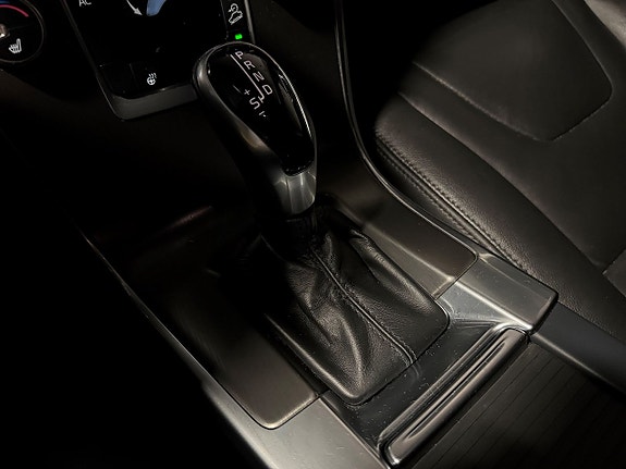 Volvo XC60 16 of 24