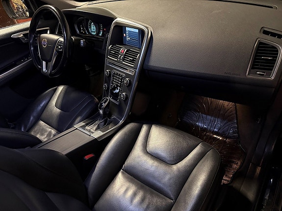 Volvo XC60 12 of 24