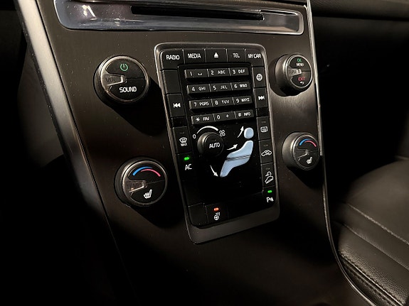 Volvo XC60 17 of 24