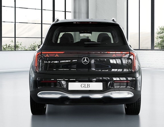 Mercedes-Benz GLB250+ 4 of 5