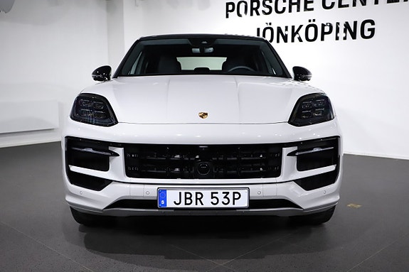 Porsche Cayenne 7 of 26