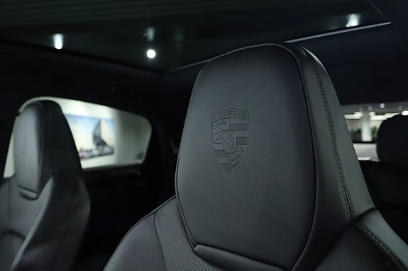 Porsche Cayenne 14 of 26