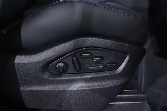 Porsche Cayenne 15 of 26