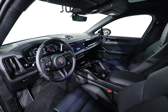 Porsche Cayenne 9 of 26